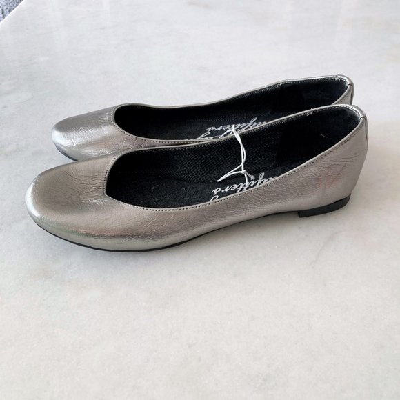 New! NWOT American Eagle Outfitters vegan leather pewter metallic ballet flats - Picture 3 of 9